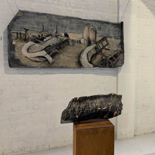 Turning pages (schilderij Heidi Leman) - (sculptuur Luc Verbeke)